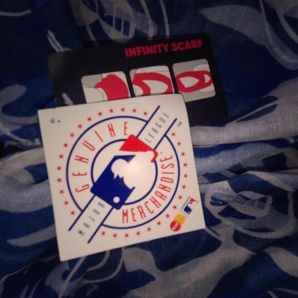 Chicago Cubs MLB Infinity Scarf - Blue Wave Design - Picture 3 of 3